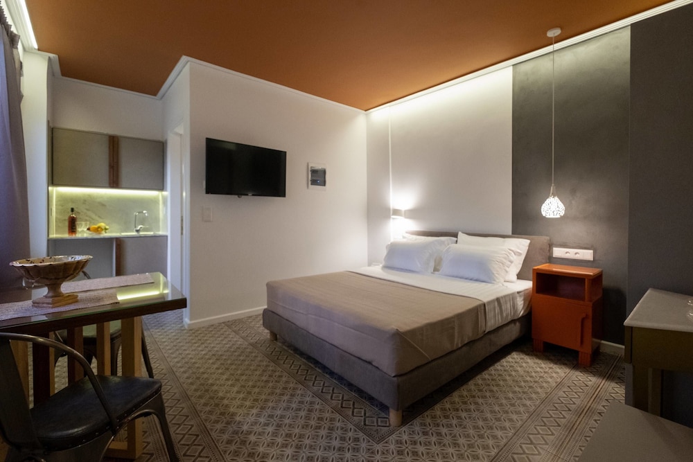 Athenian Yard Suites 11/50