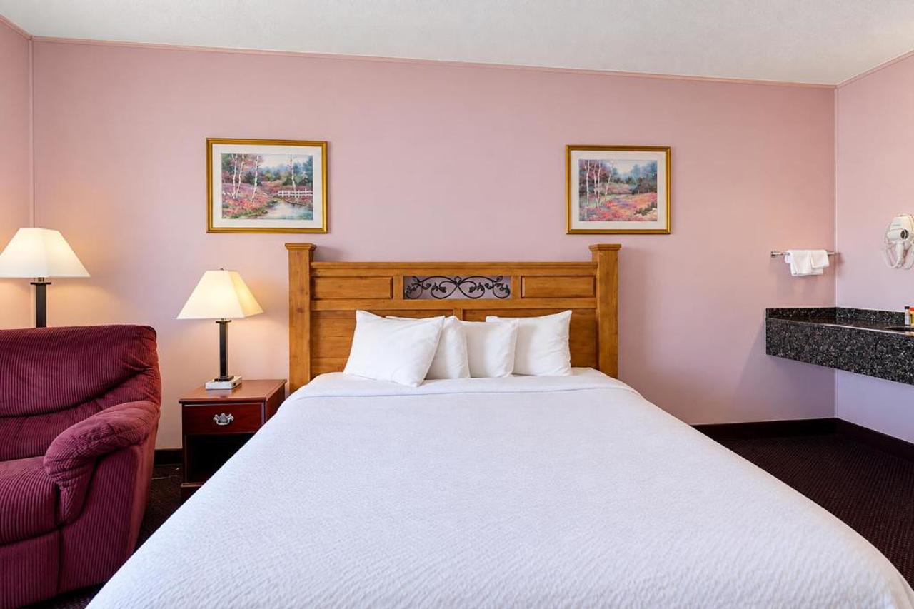 FairBridge Inn & Suites Williston, ND 11/33