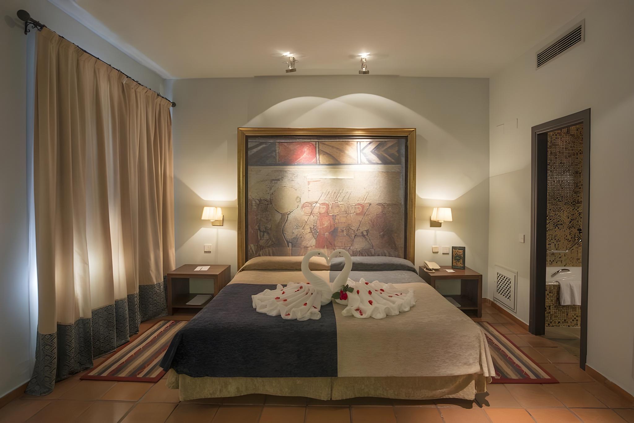Room, Double or Twin Bed