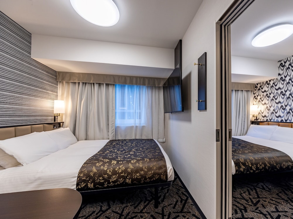 Connecting, 2 Double Beds
