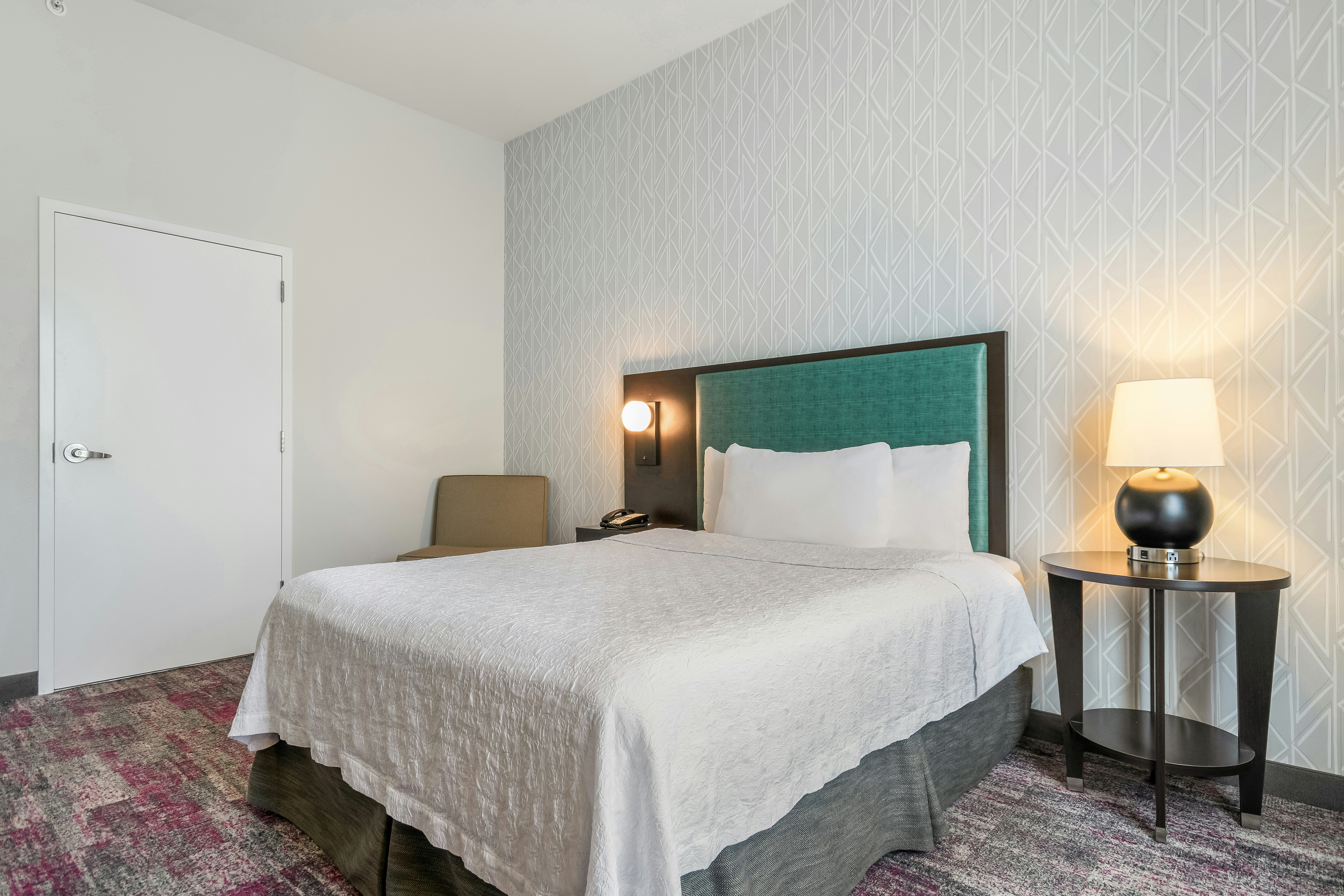 1 BEDROOM, SUITE, QUEEN BED