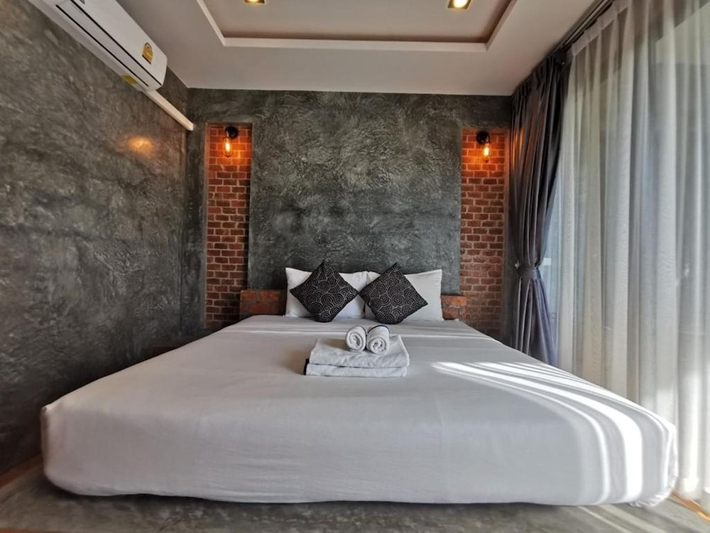 Baan Mee Phuket 11/55