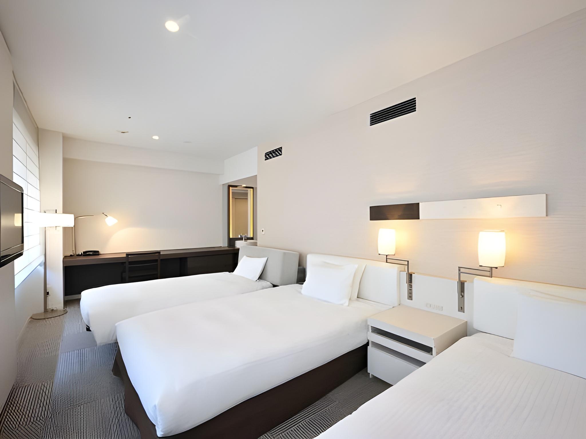 Universal, Twin Beds, Sofa