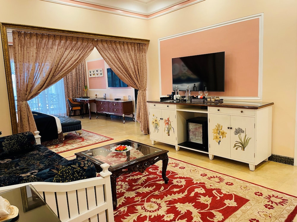 MAYFAIR Palm Beach Resort 44/74