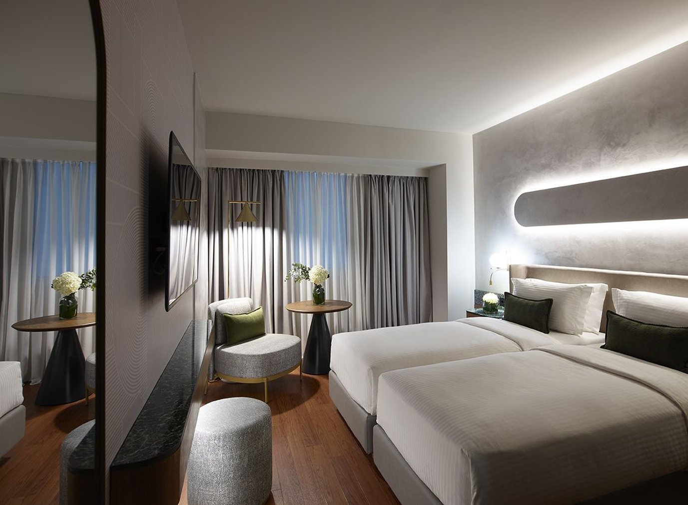 Titania Hotel 12/48