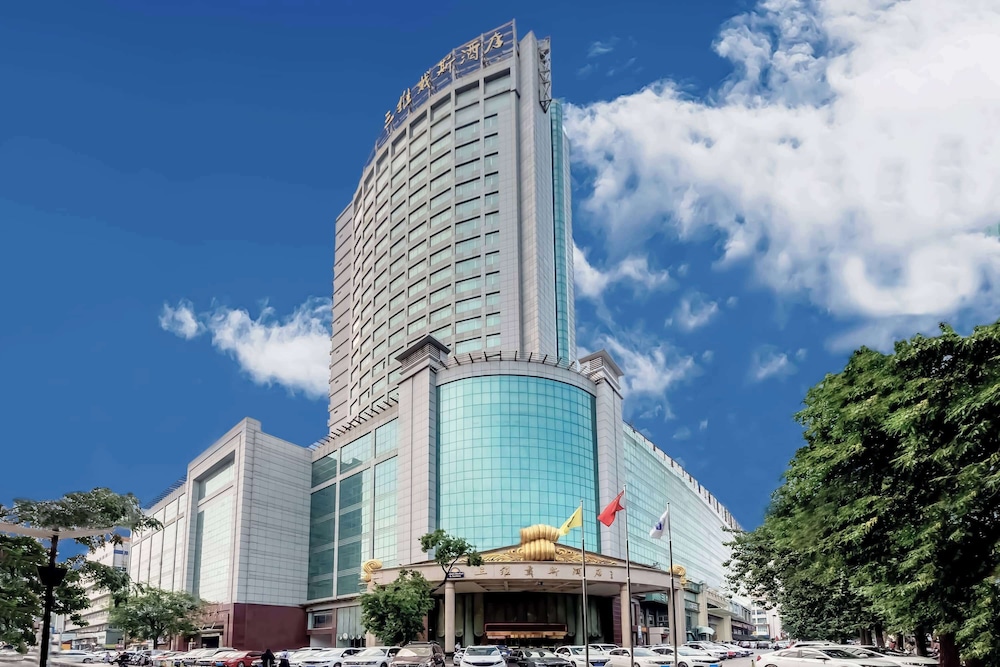 Days Hotel and Suites by Wyndham Jiaozuo 3/27
