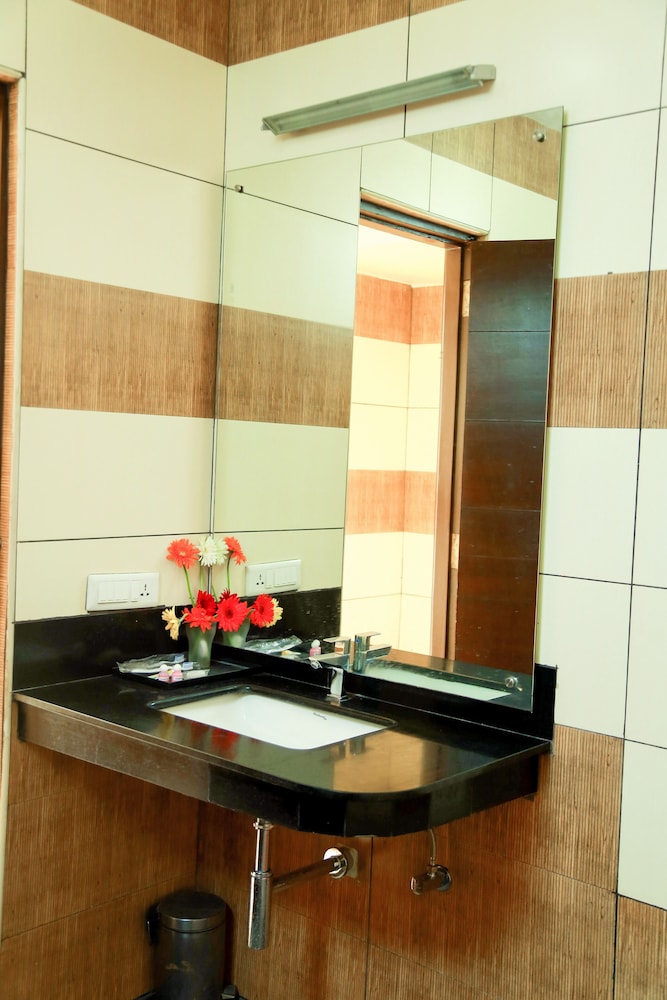 Hotel Abi Krishna 38/40