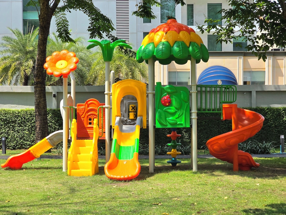 Floral Court Hotel and Residence 52/58