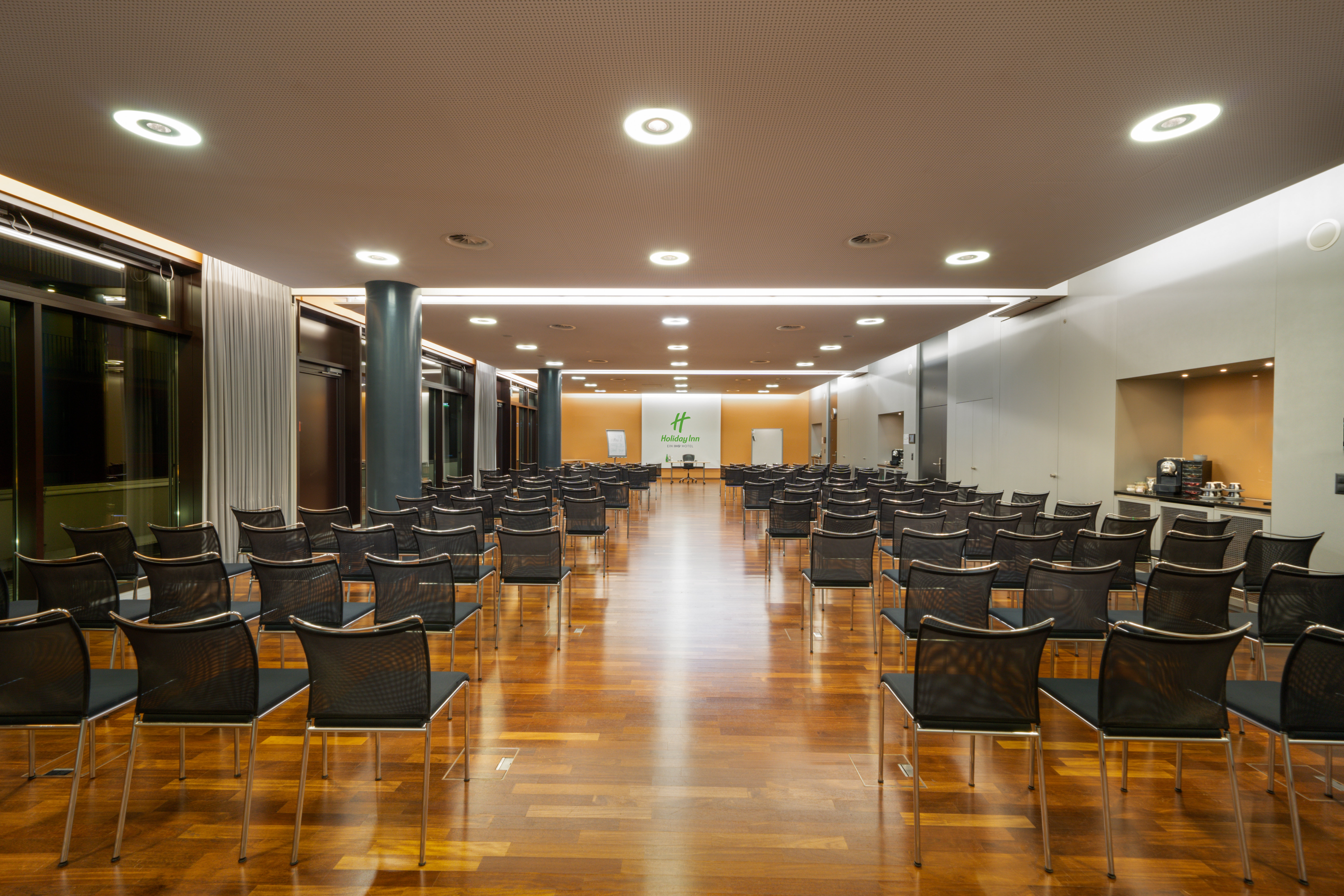 Holiday Inn Zurich Messe 69/77