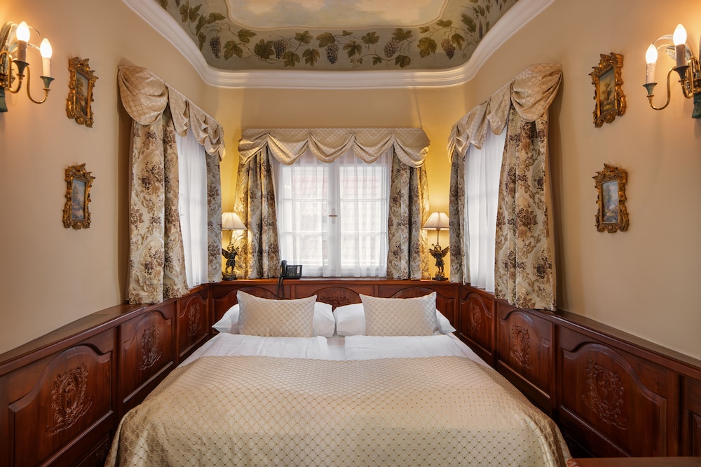 TOWER, SUITE