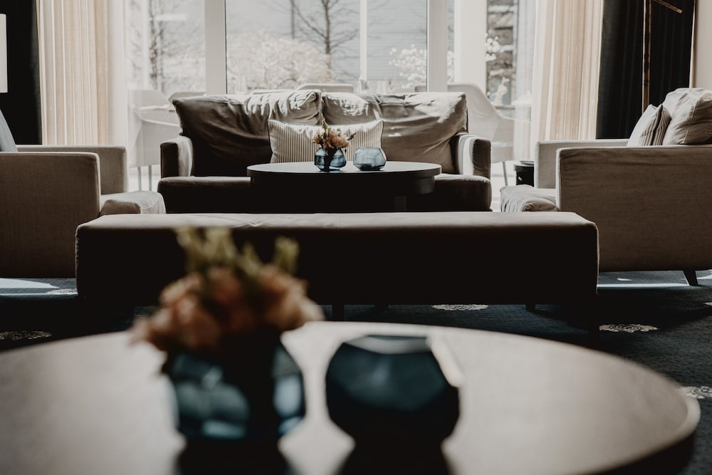 Hotel Vier Jahreszeiten Starnberg 50/52