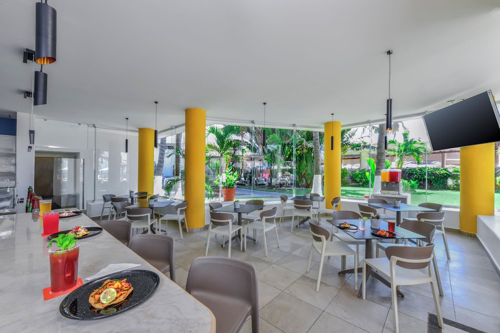 Krystal Ixtapa All Inclusive 54/76
