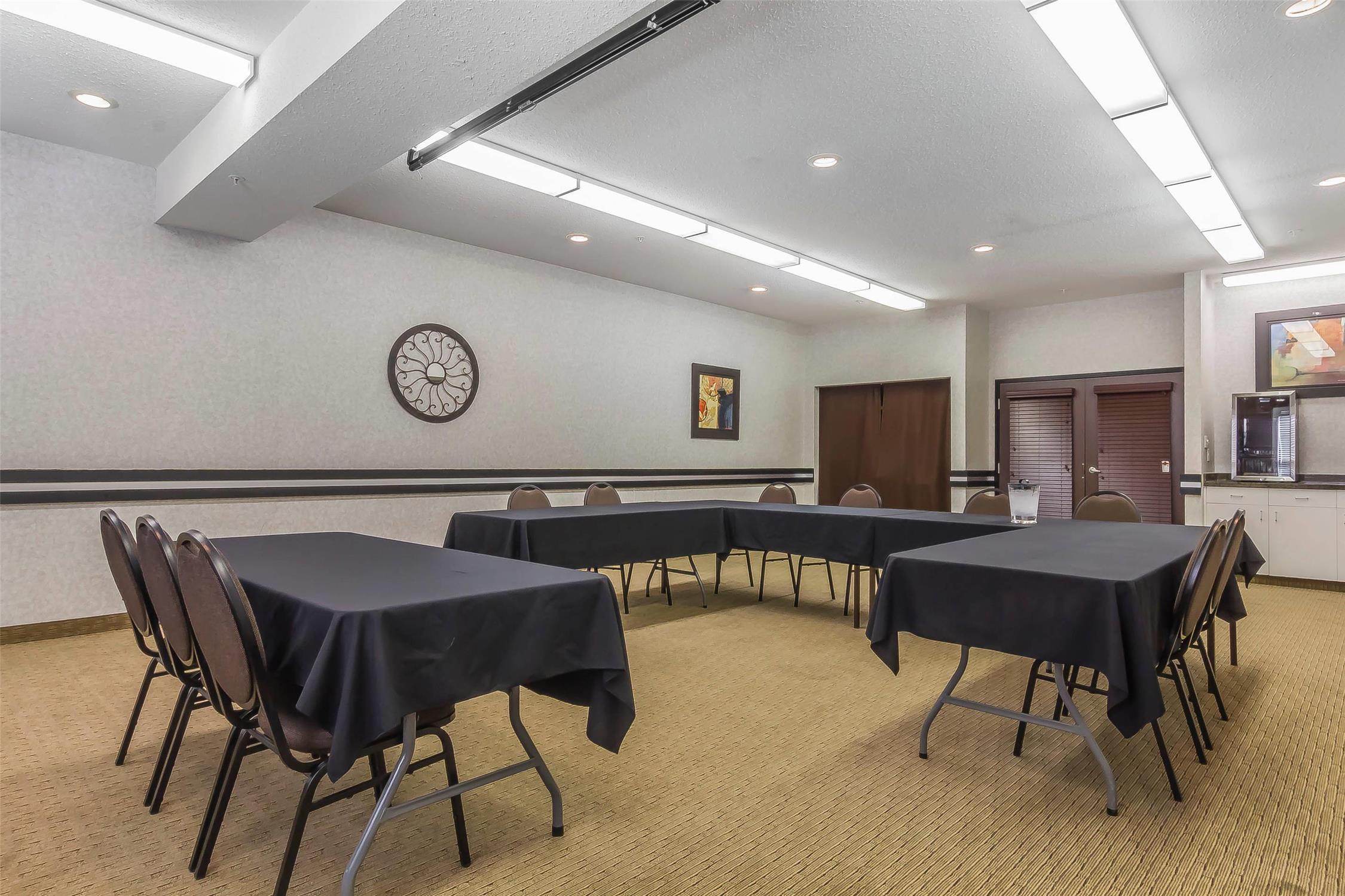 Comfort Inn & Suites Medicine Hat Shopping Centre 12/15