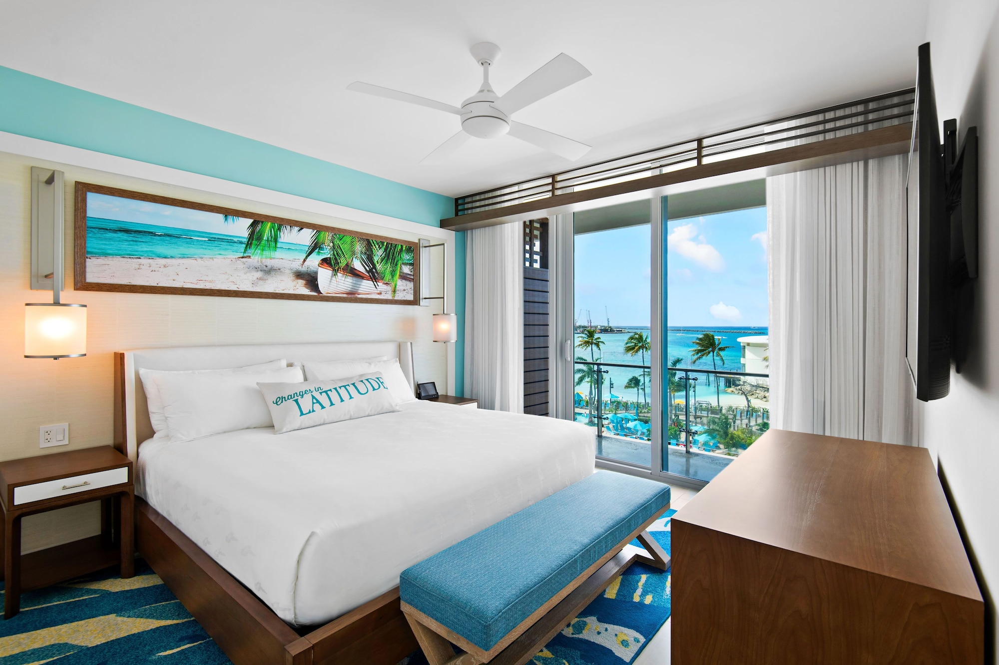 DELUXE, KING BED, POOL SIDE, PATIO