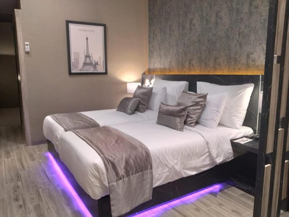 De Paris Hotel 21/47