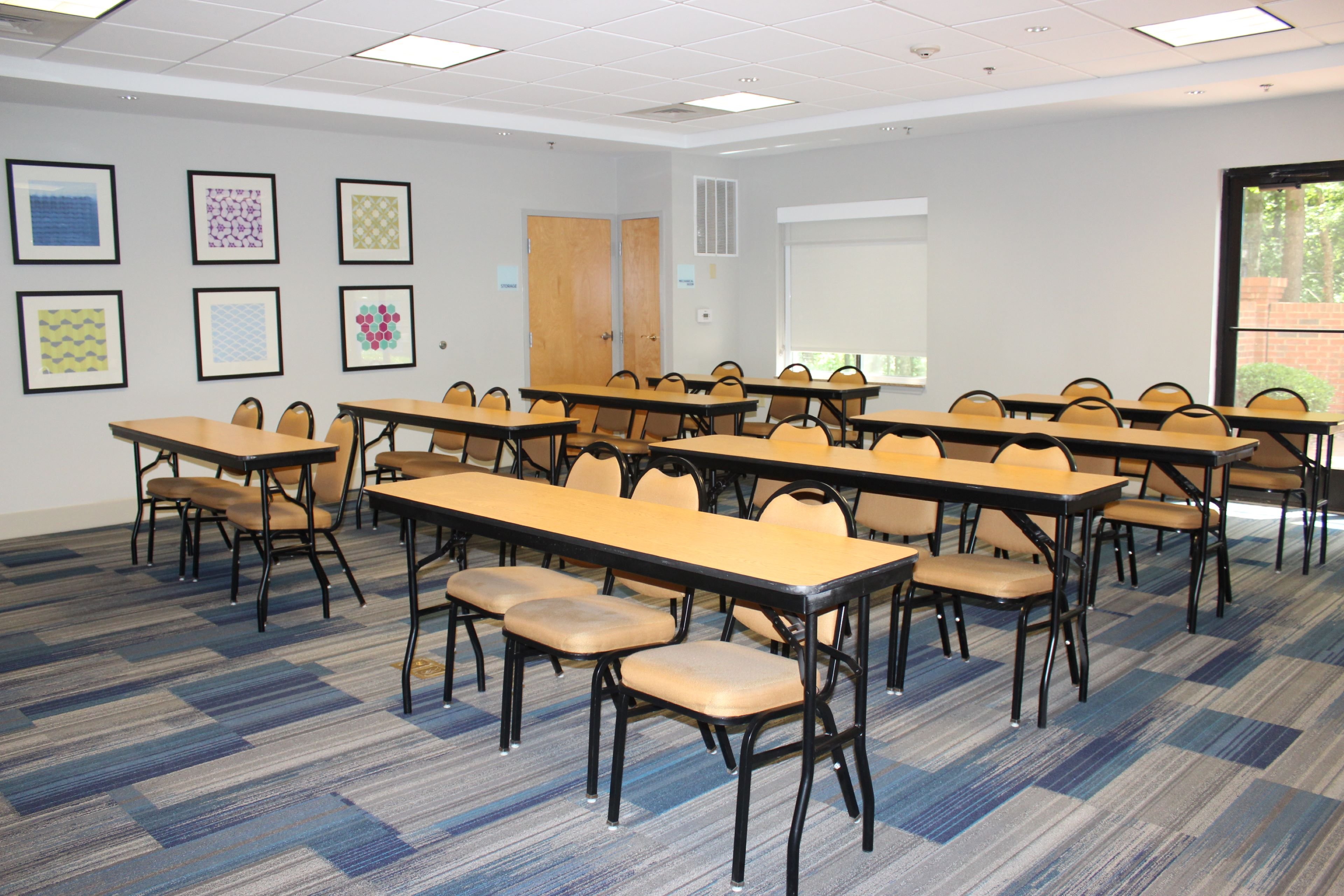 Holiday Inn Express Forest City 34/45
