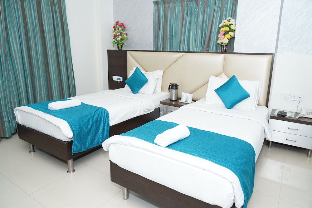 OYO Premium Paldi Cross Road 16/75
