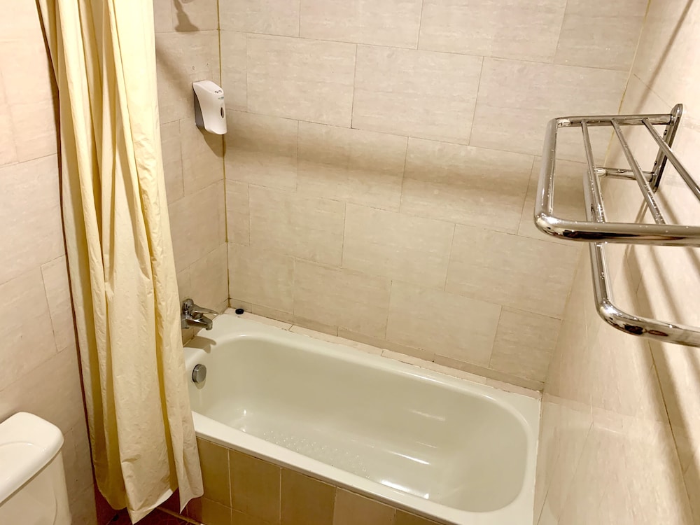 SKY VIEW HOTEL 43/44