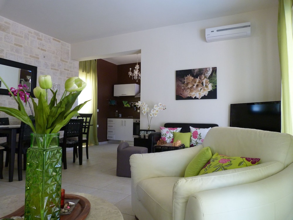 Azure Beach Seafront Villas 27/56