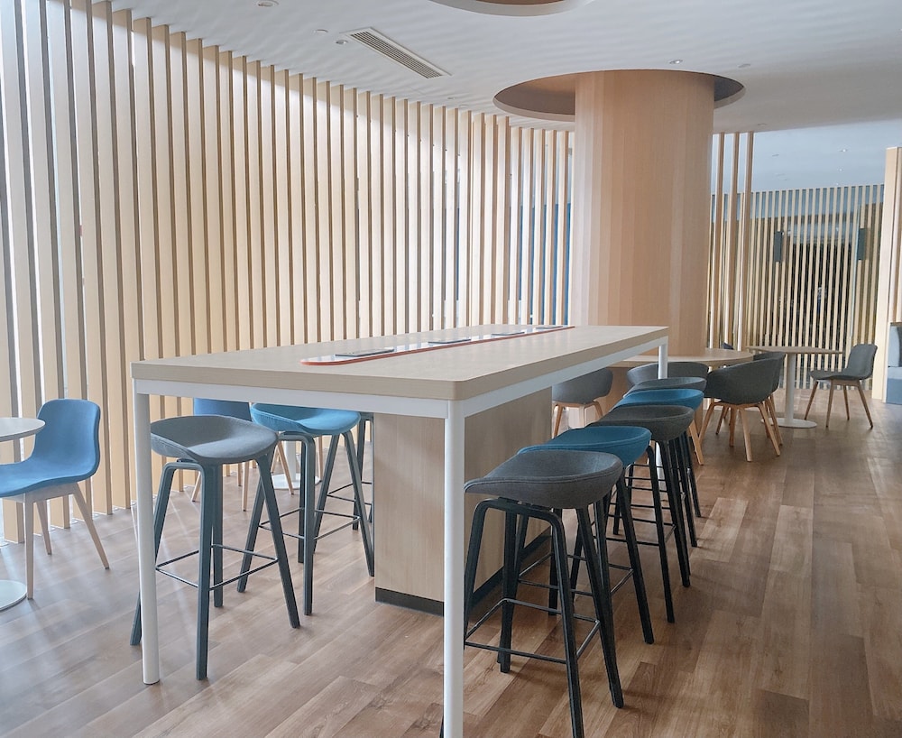 HOLIDAY INN EXPRESS Dongyang Hengdian 42/52