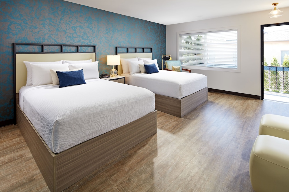 Renovated, Deluxe, 2 Queen Beds
