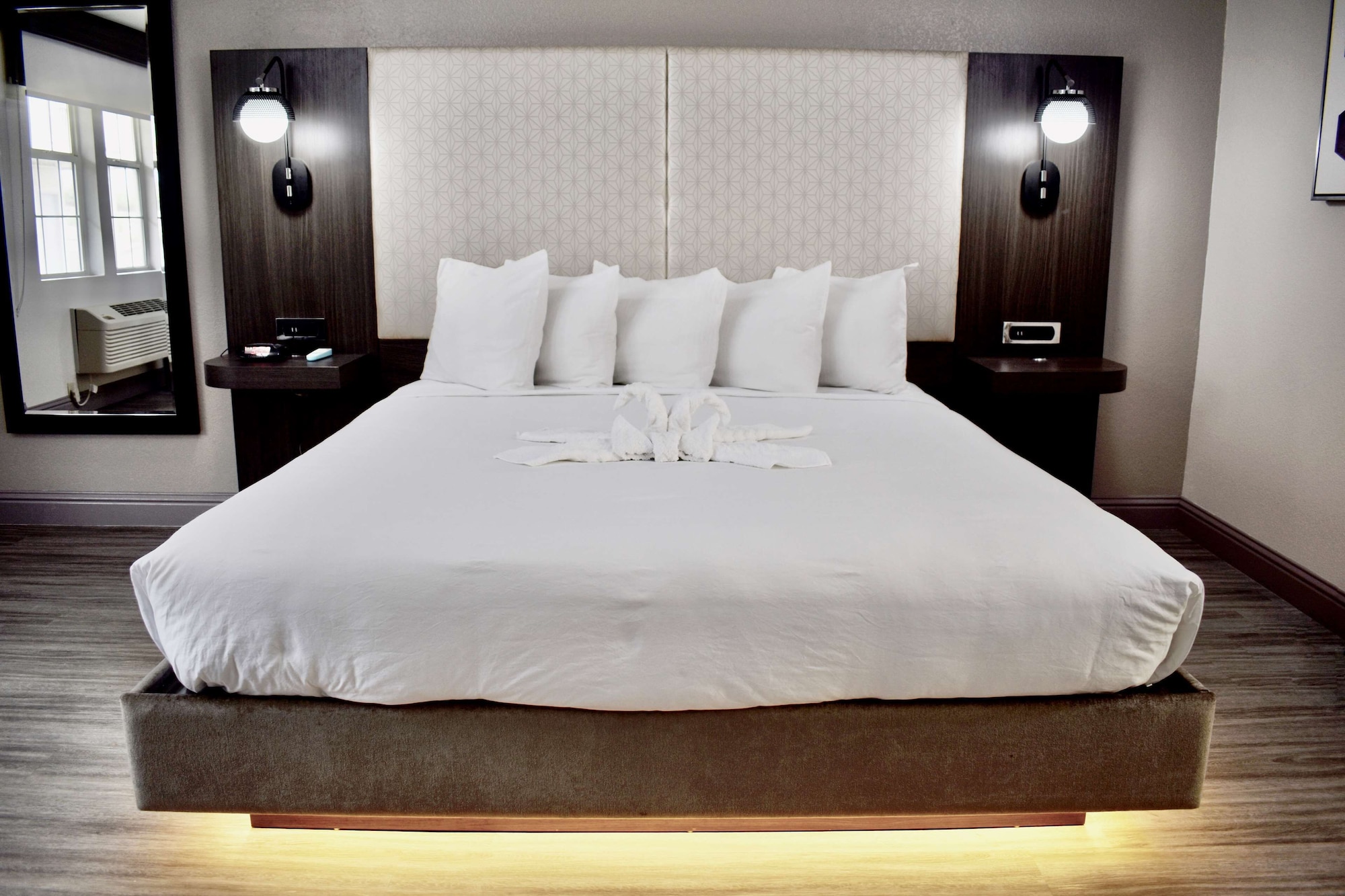 Standard, King Bed, Accessible, Best Western Marina State Beach 5/8
