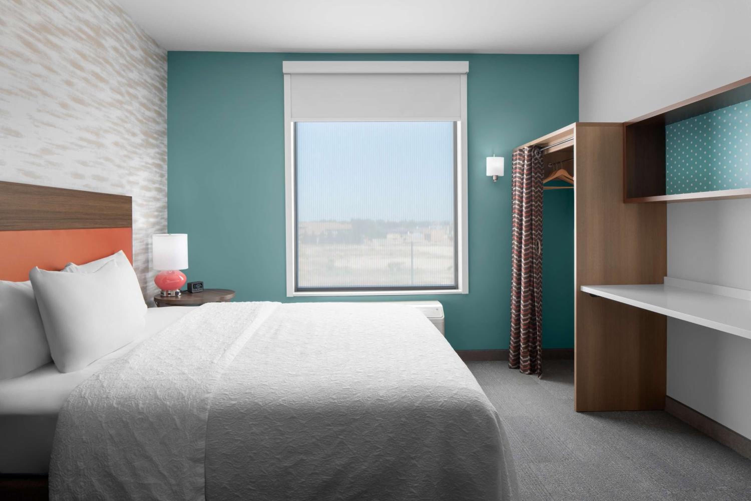 Suite, King Bed, Sofa, Accessible