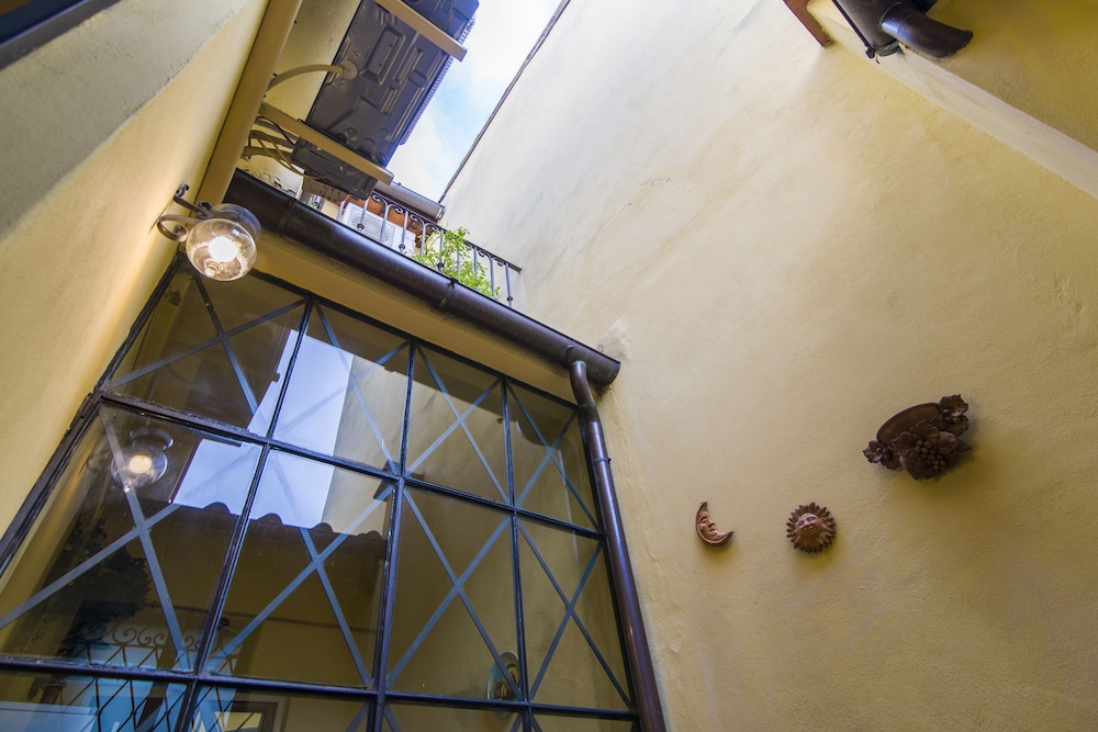 Florence Ariento Romantic Apartment 3/32