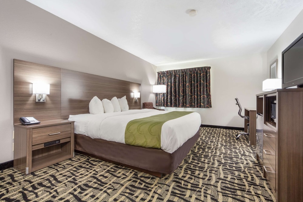 Quality Inn and Suites Omaha NE 13/34
