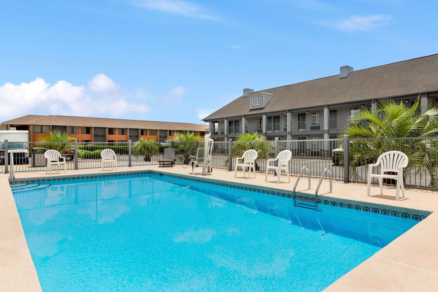 Baymont by Wyndham Warner Robins 7/63