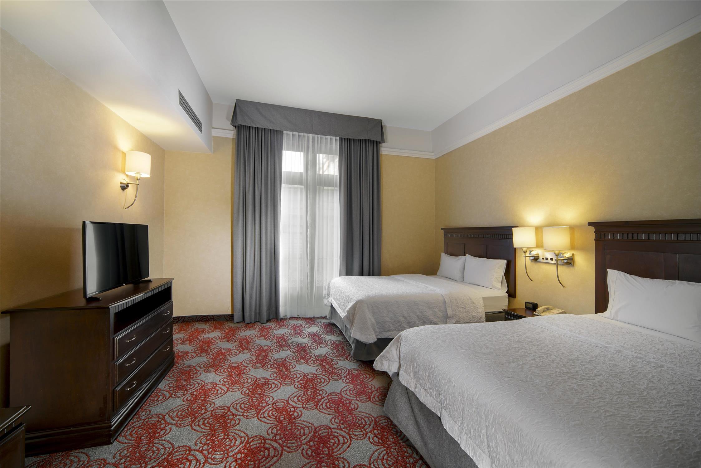 Suite, Queen Bed, Sofa