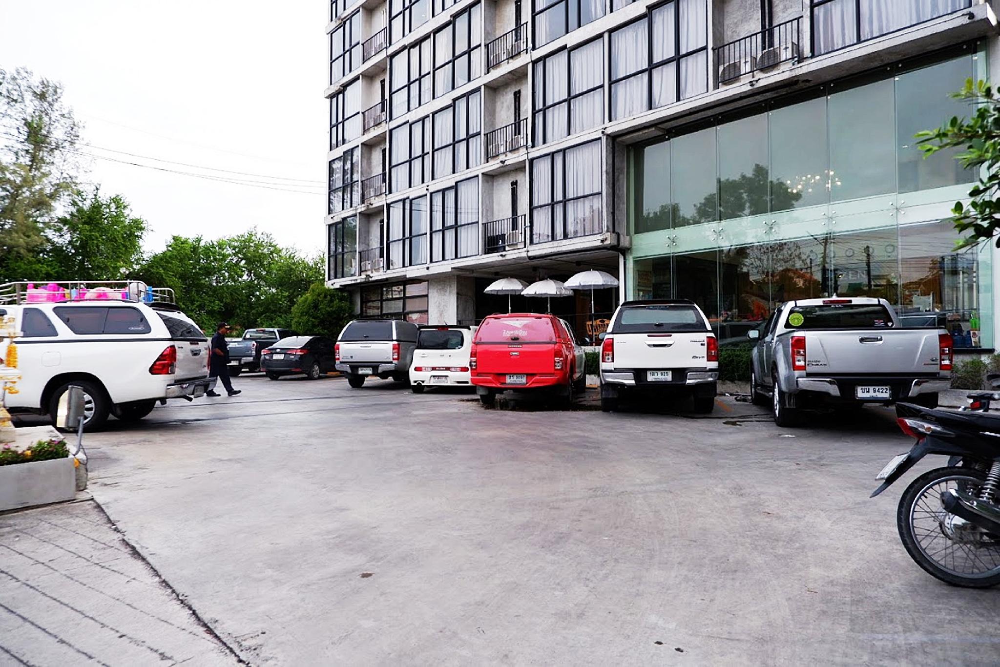 Izen Plus Budget Hotel & Residences 47/57