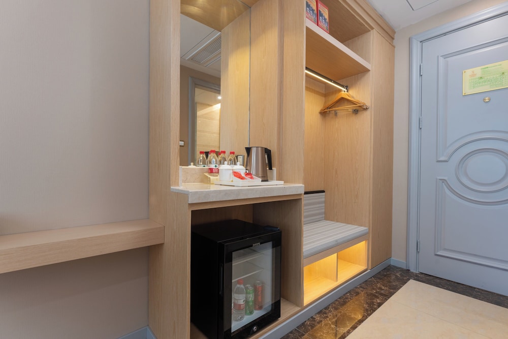 Vienna International Hotel (Shanghai Pudong International Airport Branch) 48/49