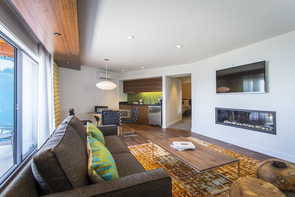Qualicum Beach Inn 44/70