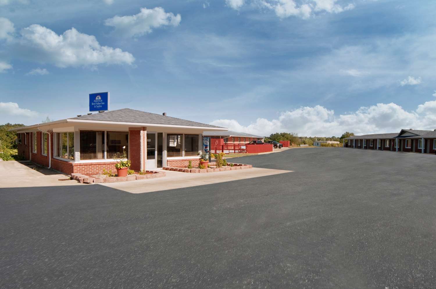 Americas Best Value Inn & Suites Macon at Sunset Dr 2/22