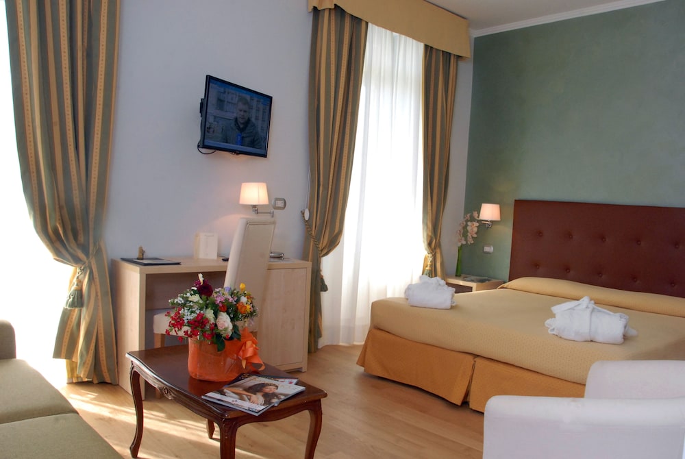 Hotel Paradiso 32/78