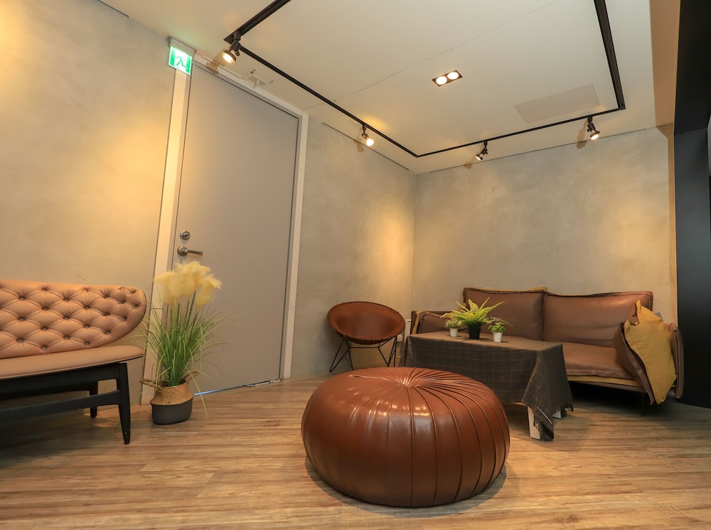 Taichung Easylazy Inn 10/19