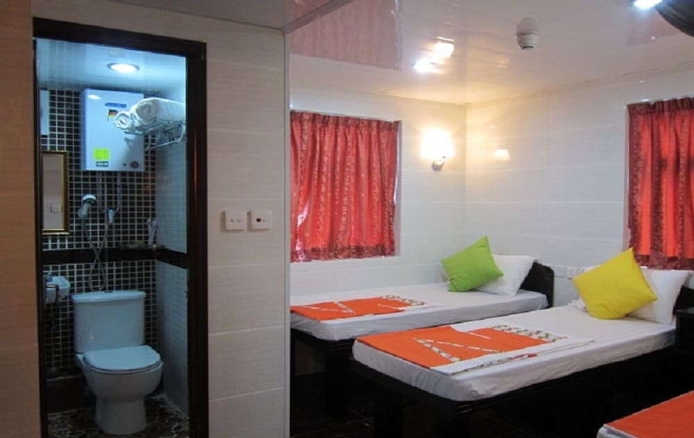 Traveller's Hostel 12/33
