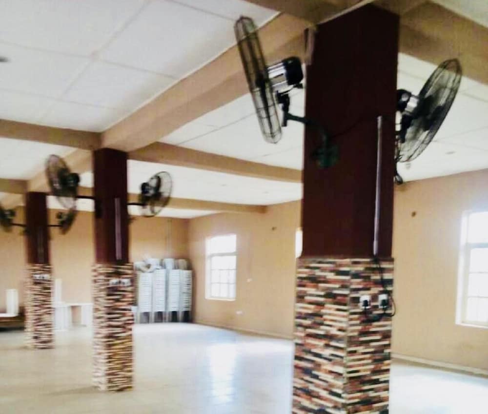 Momak 4 Hotel & Suites 7/7