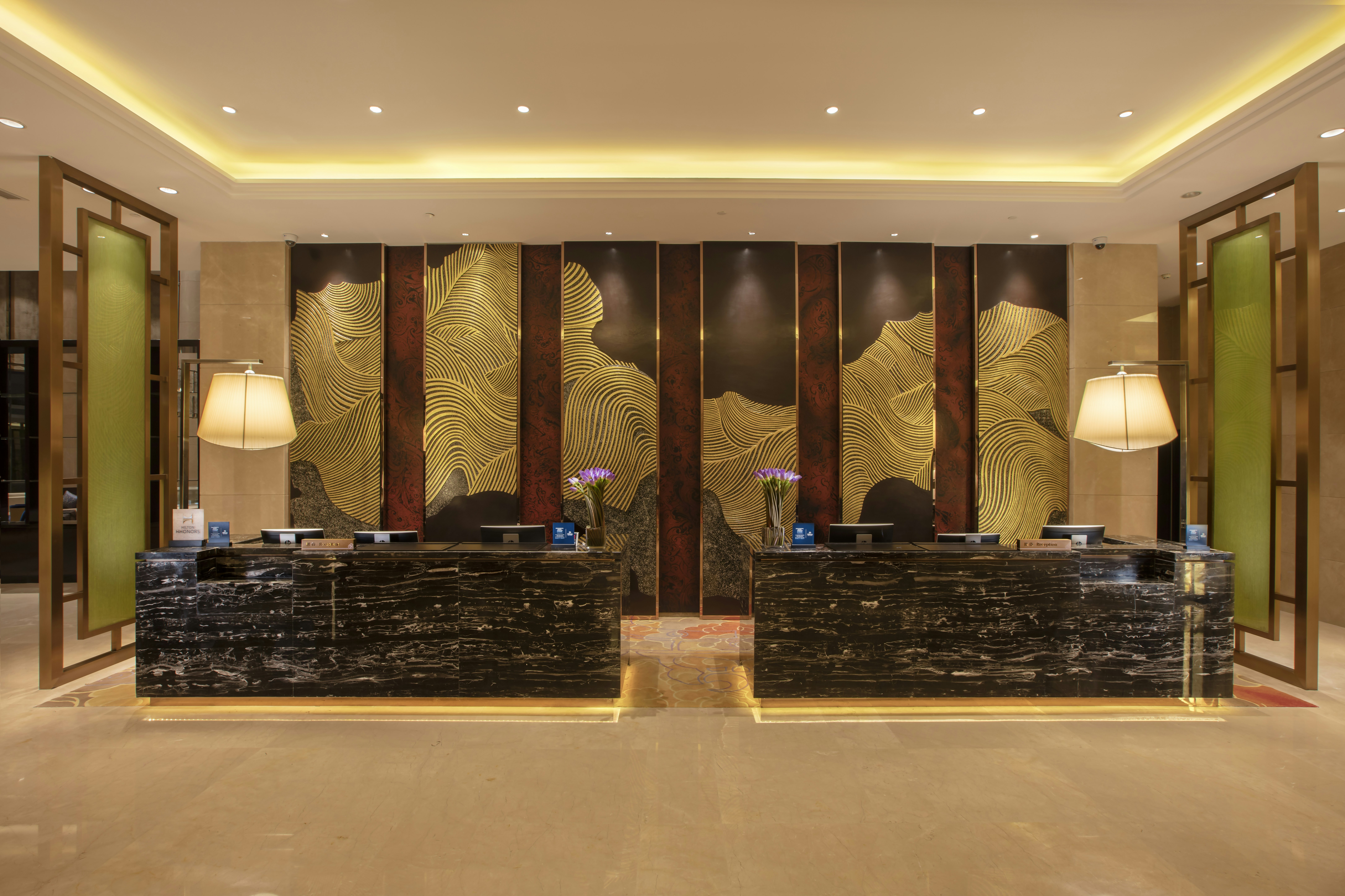 HILTON WUHAN RIVERSIDE 11/79