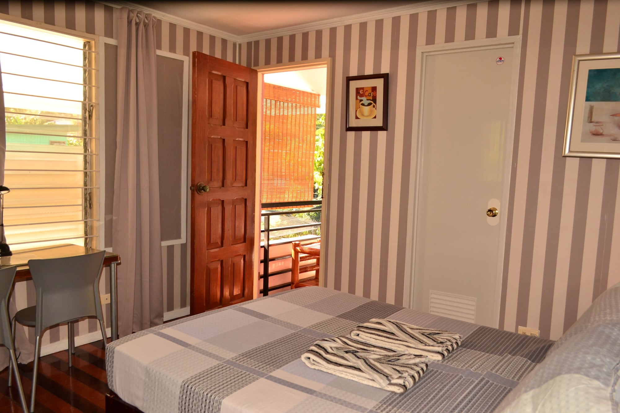 ROOM, BALCONY