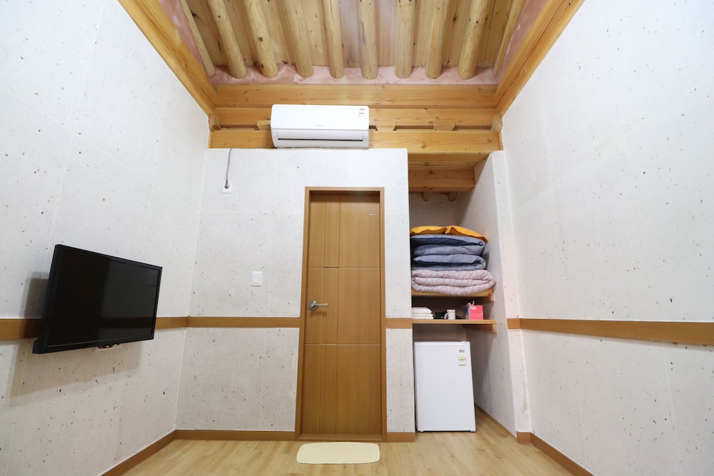 Nadul Hanok 37/50