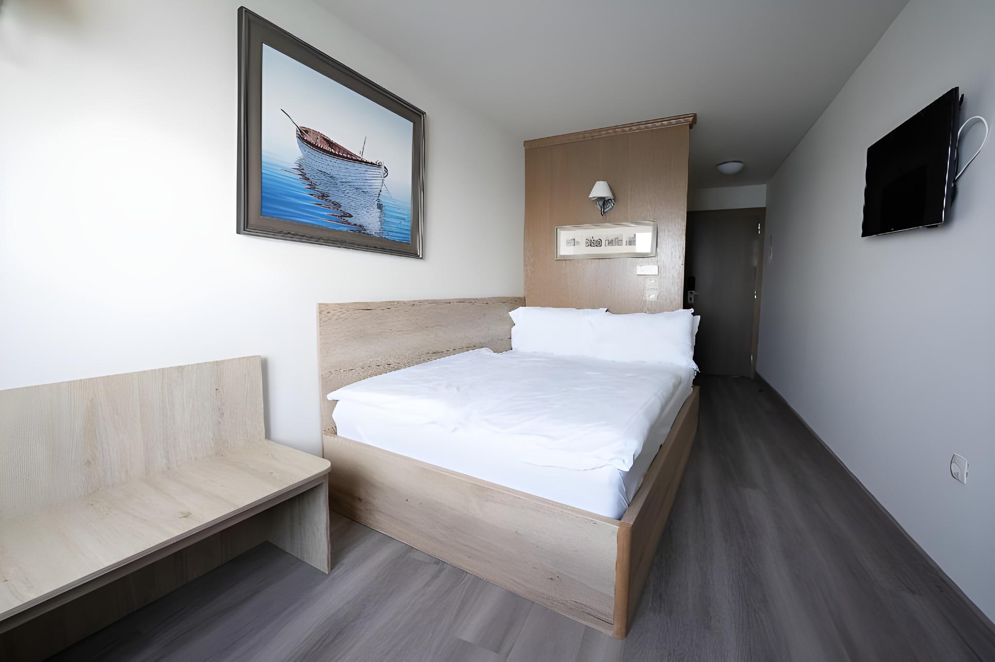 Room, 2 Double Beds, French Bed