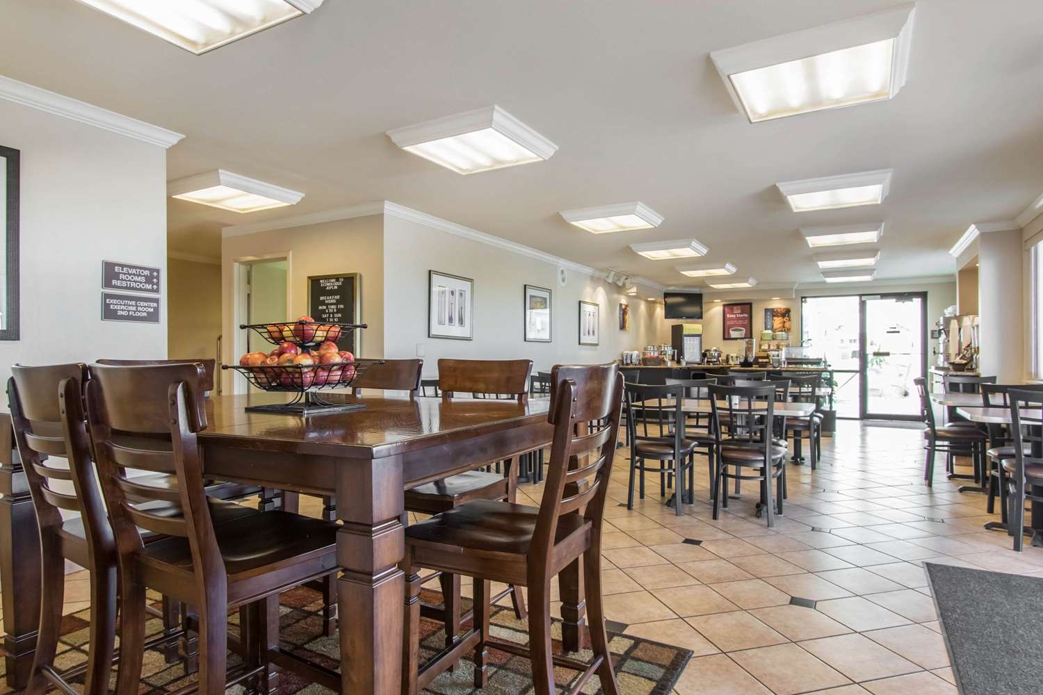 Econo Lodge Inn and Suites Joplin MO 35/42