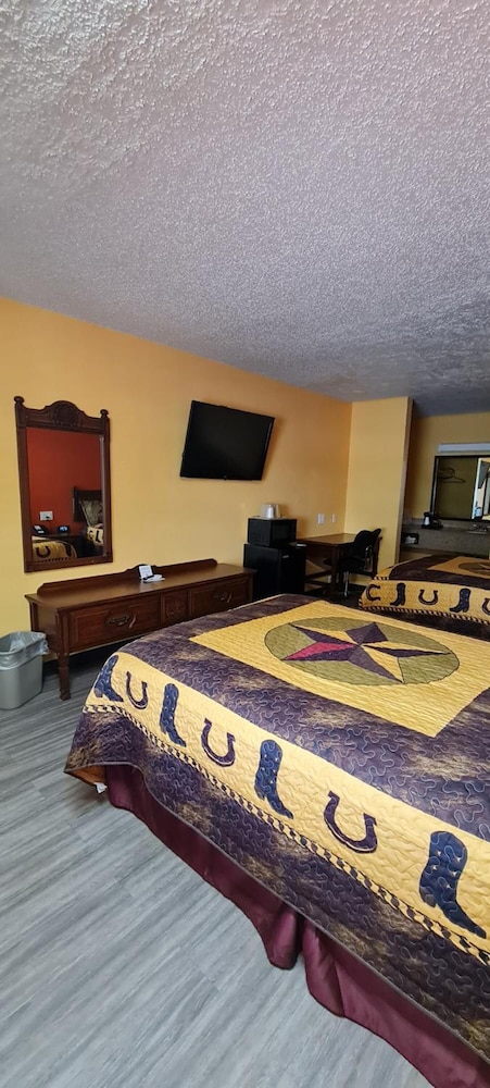 Chaparral Motel 29/57