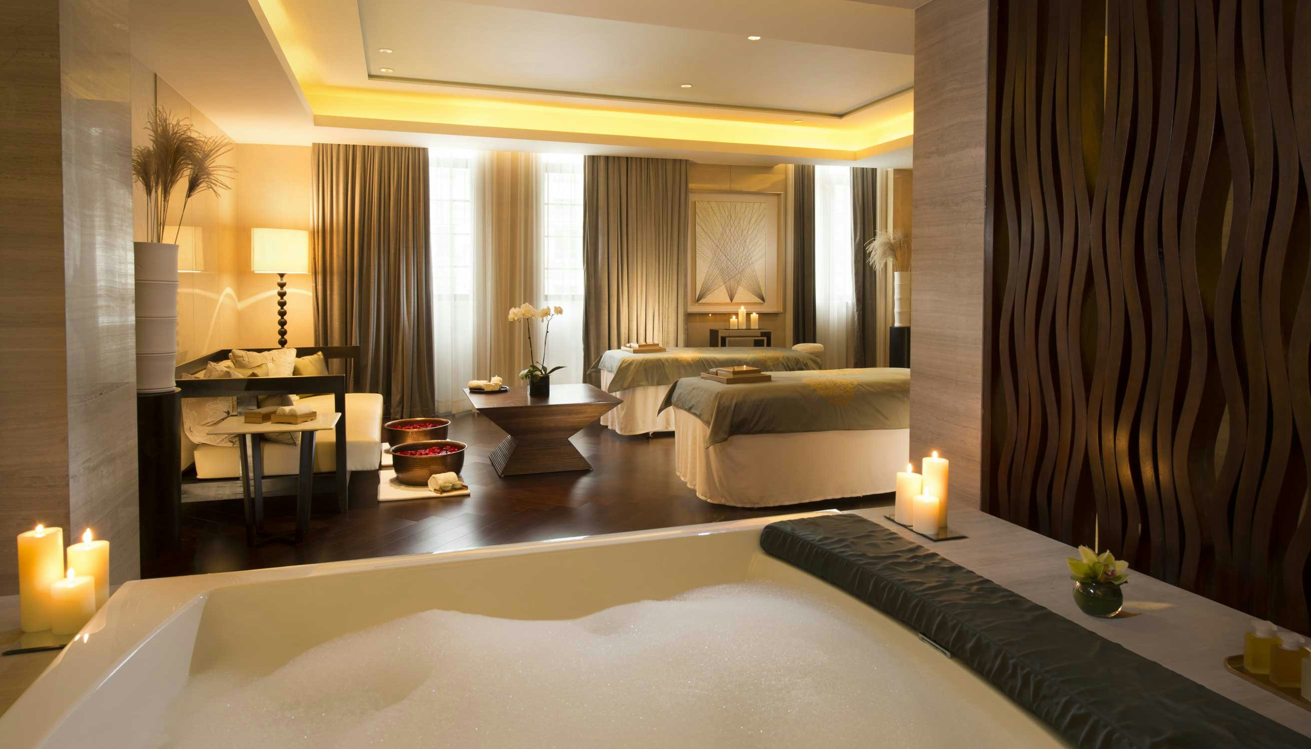 Waldorf Astoria Shanghai On the Bund 68/69