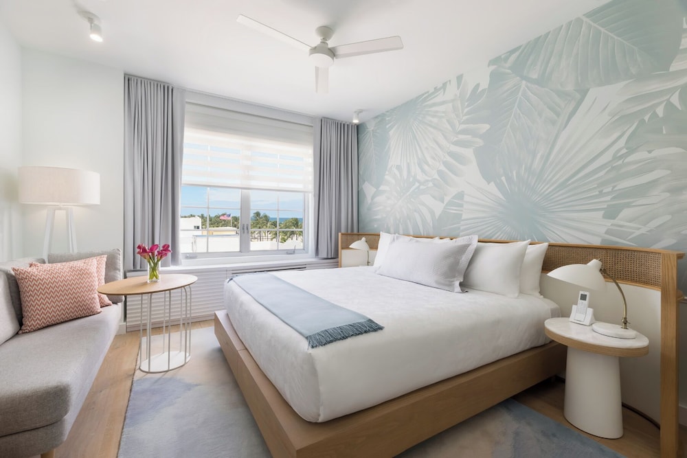 BASIC, KING BED, POOL VIEW