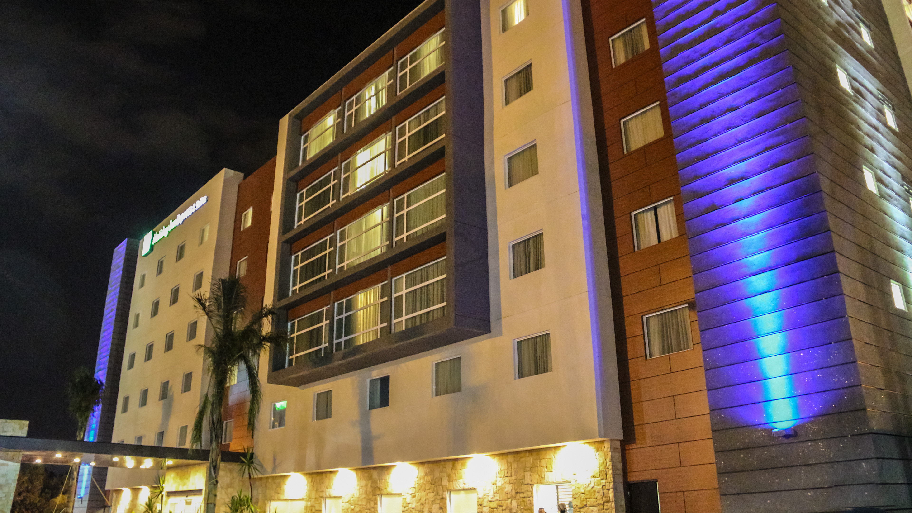 Holiday Inn Express and Suites Celaya 2/50