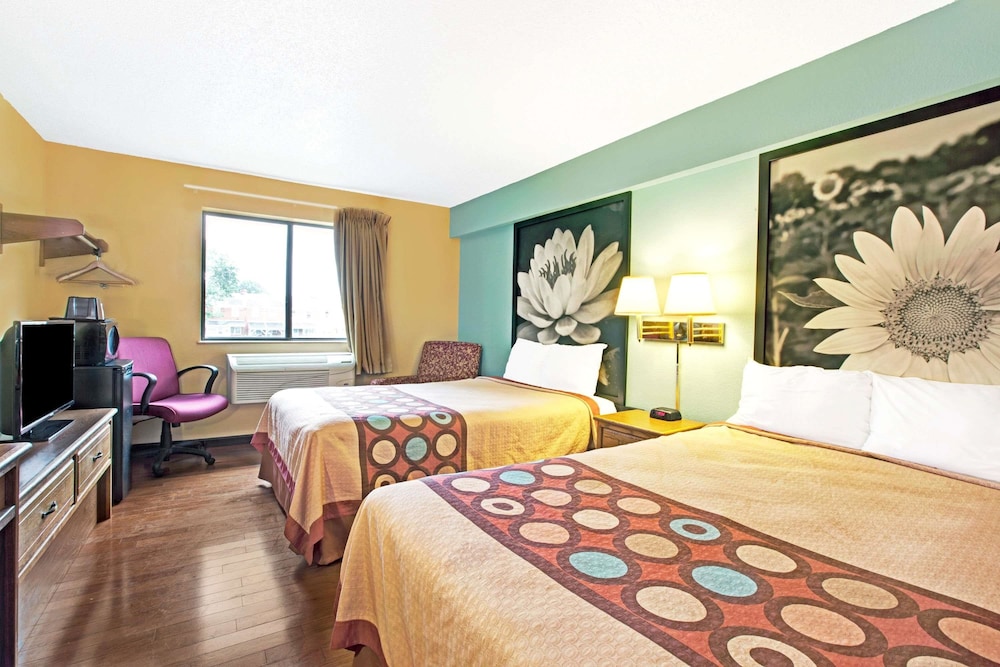 Super 8 By Wyndham Baltimore/Essex Area 4/20