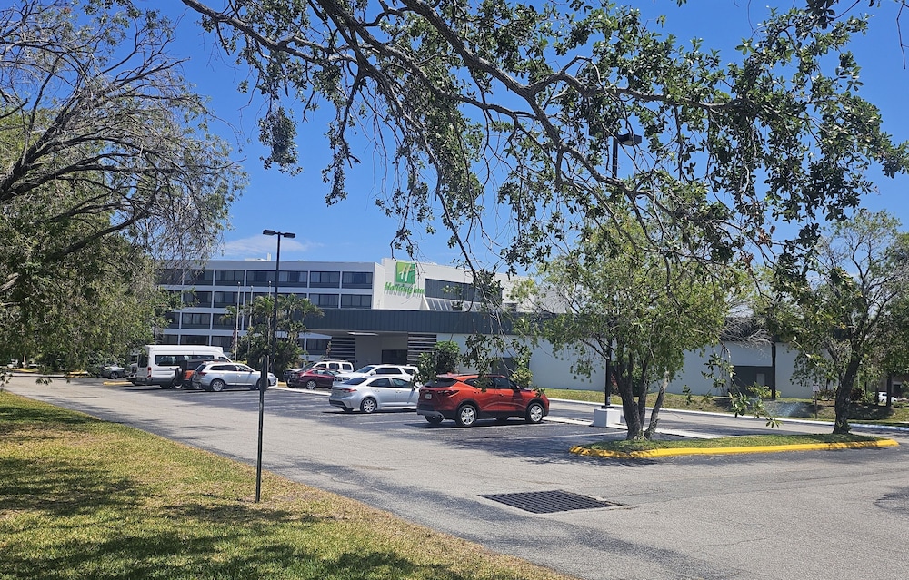 Holiday Inn St Petersburg N Clearwater 65/68
